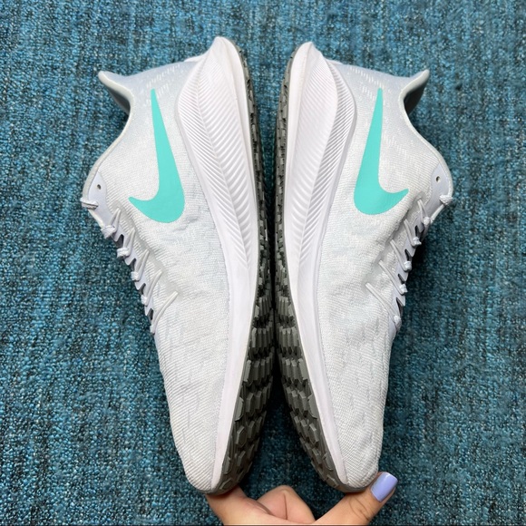 Nike Air Zoom Vomero 14 Sneakers in Thunder Grey Aurora Green - Picture 4 of 8